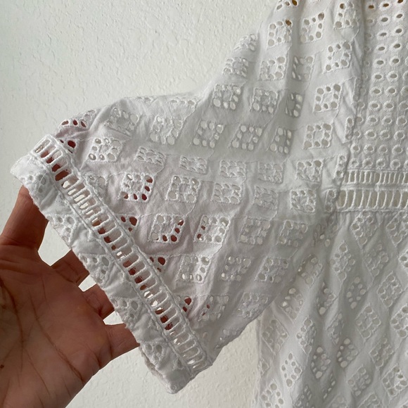 Club Monaco Colinee Eyelet Top Size Small - Picture 6 of 9